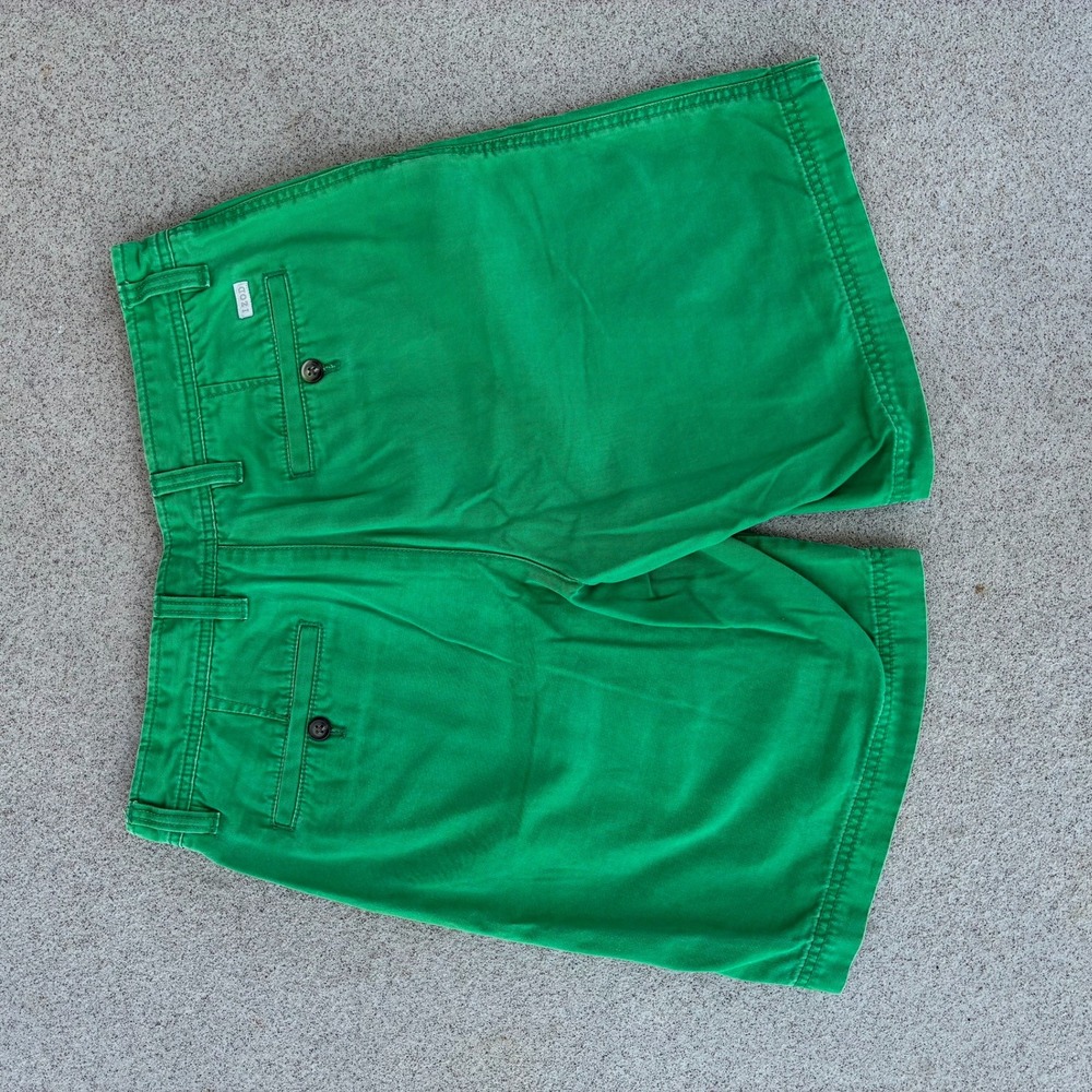 IZOD Saltwater Mens 32 Chinos - Green Flat-Front Shorts
